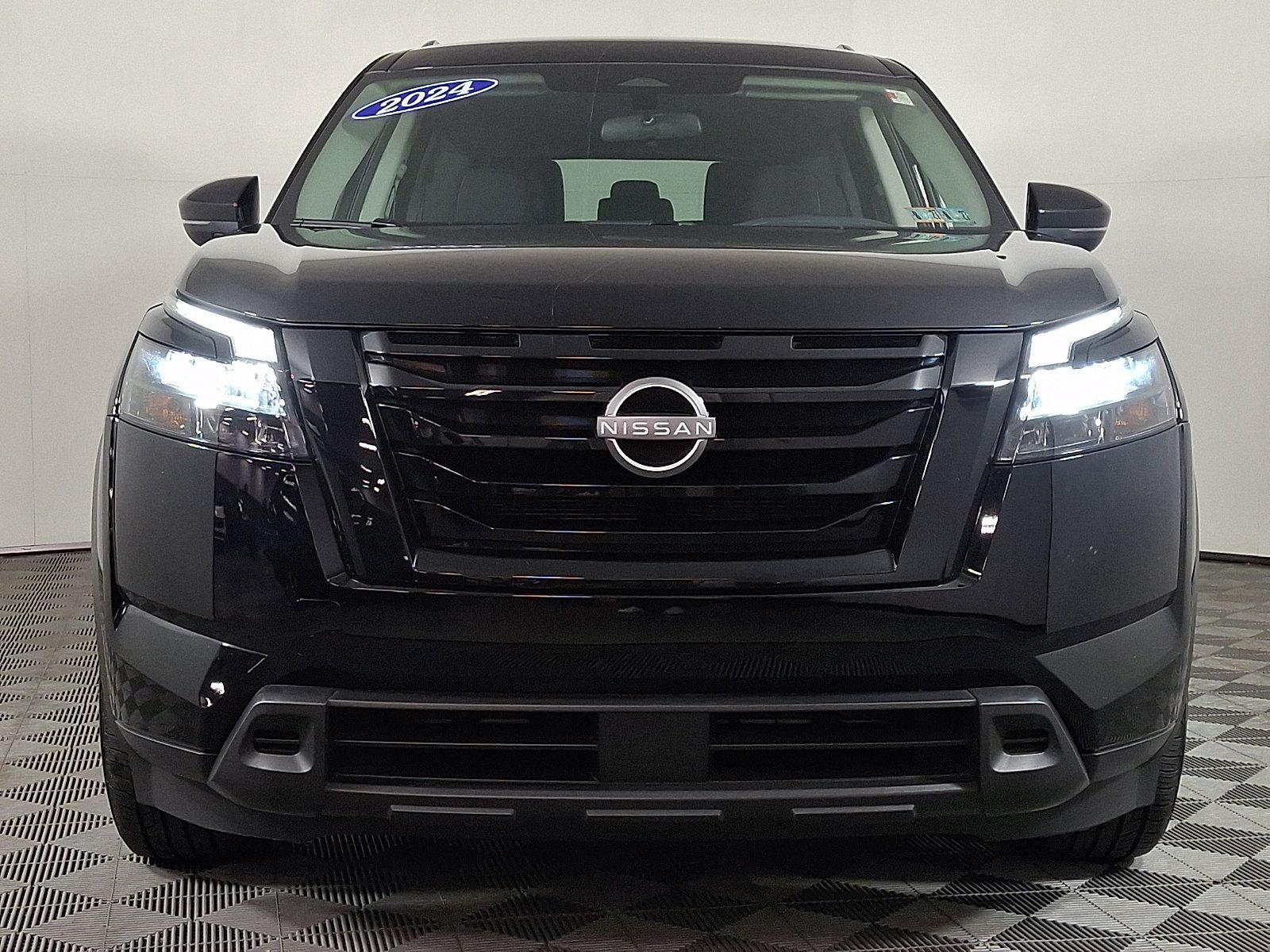 Used 2024 Nissan Pathfinder SV w/ Black Appearance Package AWD/4WD image 5