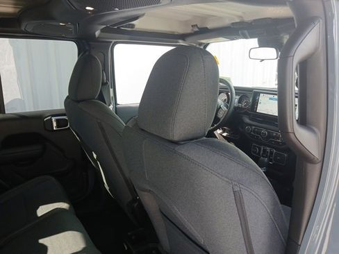 New 2025 Jeep Gladiator Sport image 16