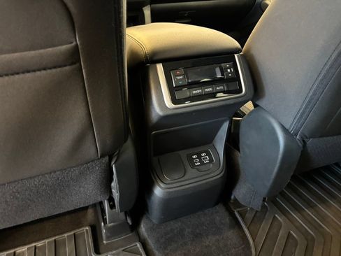 Used 2023 Subaru Ascent Premium w/ Convenience Package AWD/4WD image 21