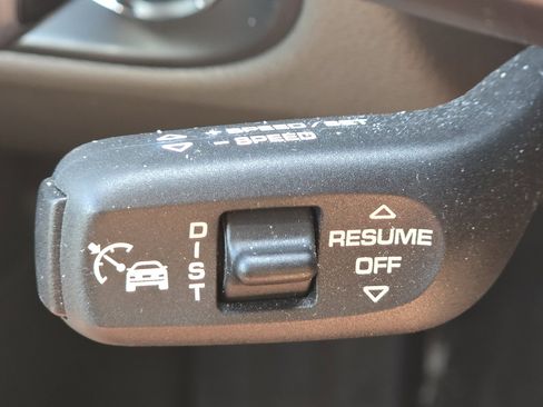 Used 2023 Porsche Macan Turbo AWD/4WD image 18