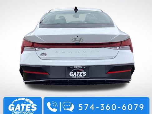 Used 2025 Hyundai Elantra SEL FWD image 9