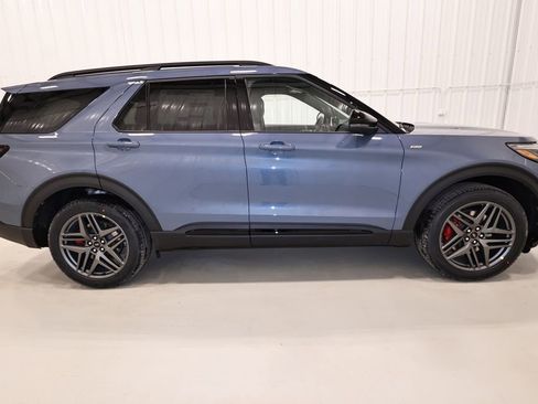 New 2026 Ford Explorer ST-Line w/ ST-Line Street Pack AWD/4WD image 2
