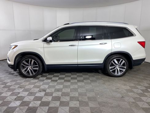 Used 2018 Honda Pilot Touring image 2