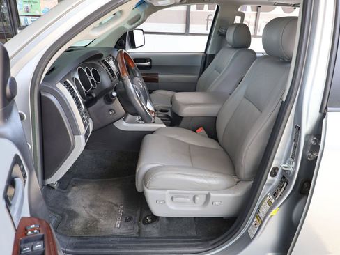 Used 2016 Toyota Sequoia Platinum RWD image 13