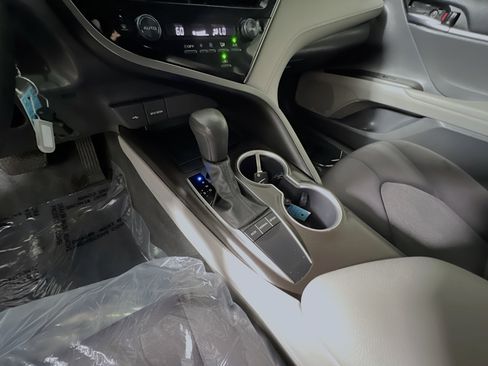 Used 2022 Toyota Camry LE image 25