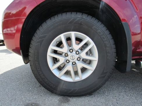 Used 2017 Nissan Frontier SV w/ SV Value Truck Package AWD/4WD image 9