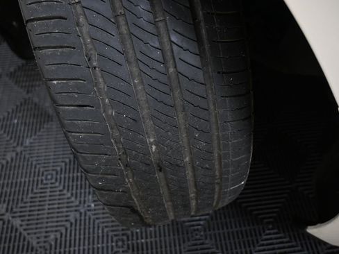 Used 2013 Lincoln MKS AWD image 20