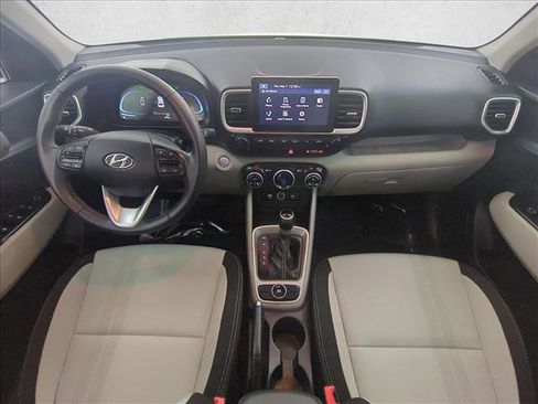 Certified 2025 Hyundai Venue SEL FWD image 15