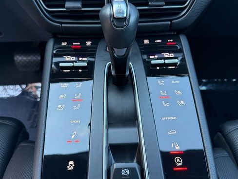 Used 2023 Porsche Macan S AWD/4WD image 19