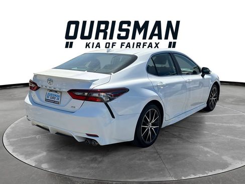 Used 2023 Toyota Camry SE FWD image 3