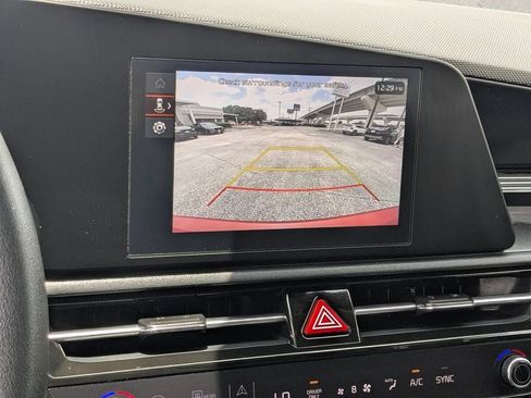 Used 2025 Kia Niro LX FWD image 19