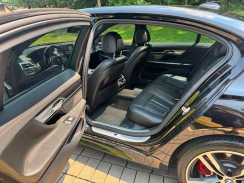 Used 2019 BMW 740i w/ M Sport Package RWD image 15