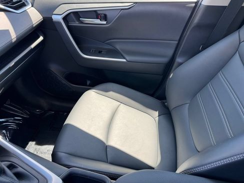 Certified 2023 Toyota RAV4 XLE Premium AWD/4WD image 33