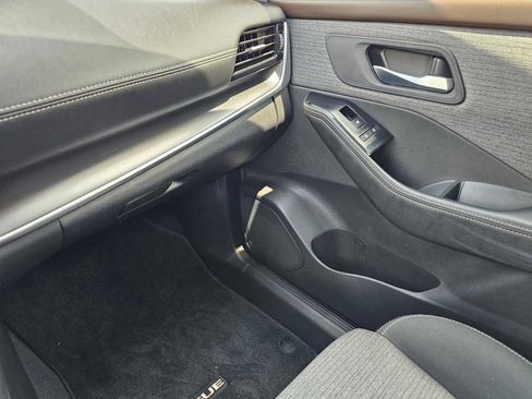 Used 2022 Nissan Rogue SV image 25