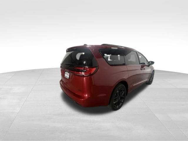 New 2027 Chrysler Pacifica Select AWD/4WD image 6