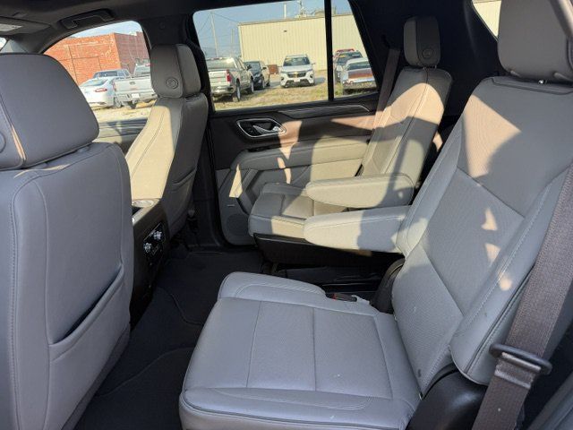 Used 2022 GMC Yukon SLT w/ SLT Premium Package AWD/4WD image 17