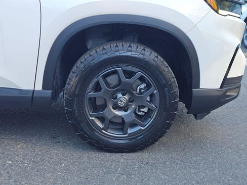 Used 2025 Honda Pilot TrailSport image 9
