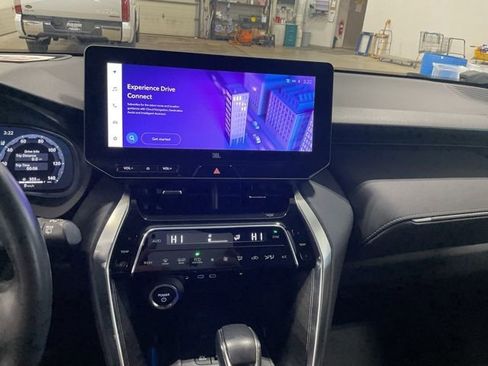 Used 2023 Toyota Venza Limited image 16