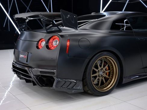 Used 2018 Nissan GT-R Premium image 24