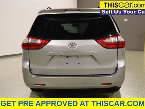 Used 2017 Toyota Sienna XLE Premium FWD image 7