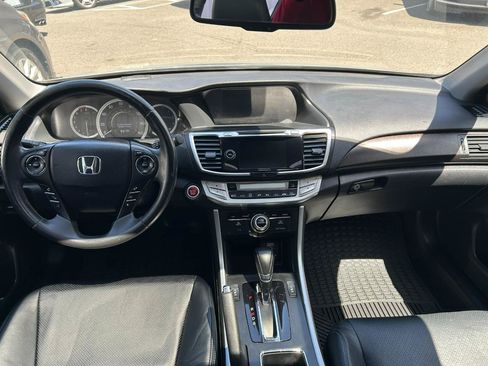 Used 2014 Honda Accord Touring image 17