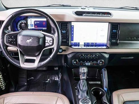 Used 2023 Ford Bronco Wildtrak image 24