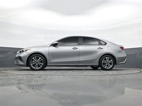 Used 2023 Kia Forte LXS image 28