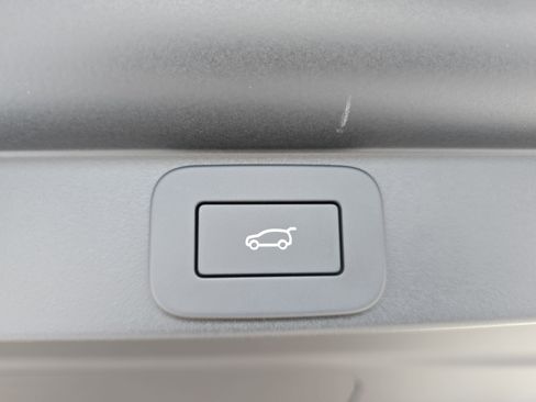 New 2026 Land Rover Range Rover Long Wheelbase SE image 13