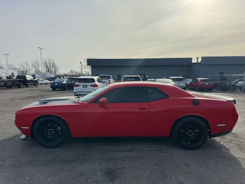 Used 2022 Dodge Challenger GT image 6