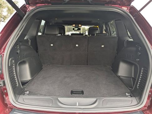 Used 2022 Jeep Grand Cherokee Laredo X image 12