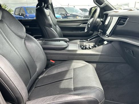 Used 2024 Jeep Wagoneer Series II w/ Flexible Seating Group AWD/4WD image 15