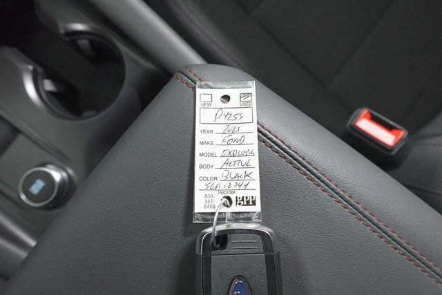 Used 2025 Ford Explorer Active RWD image 37