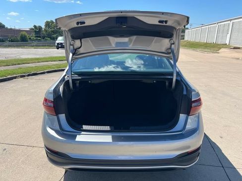 Used 2025 Volkswagen Jetta SE FWD image 7