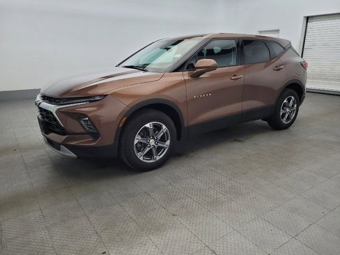 Used 2023 Chevrolet Blazer LT image 2