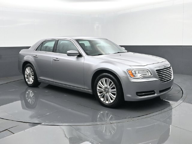 Used 2014 Chrysler 300 AWD image 3