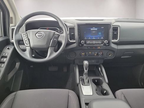 Used 2024 Nissan Frontier SV RWD image 9