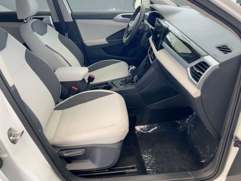 New 2026 Volkswagen Taos SE image 35