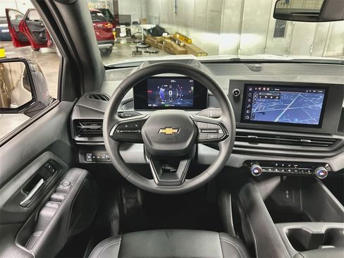 Used 2025 Chevrolet Silverado EV W/T image 17