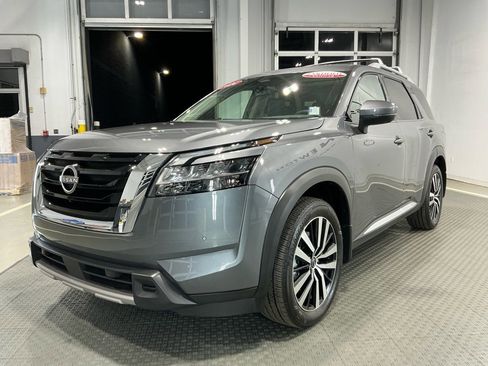 Used 2024 Nissan Pathfinder Platinum w/ Cargo Package image 2
