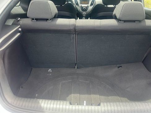 Used 2016 Hyundai Veloster FWD image 21