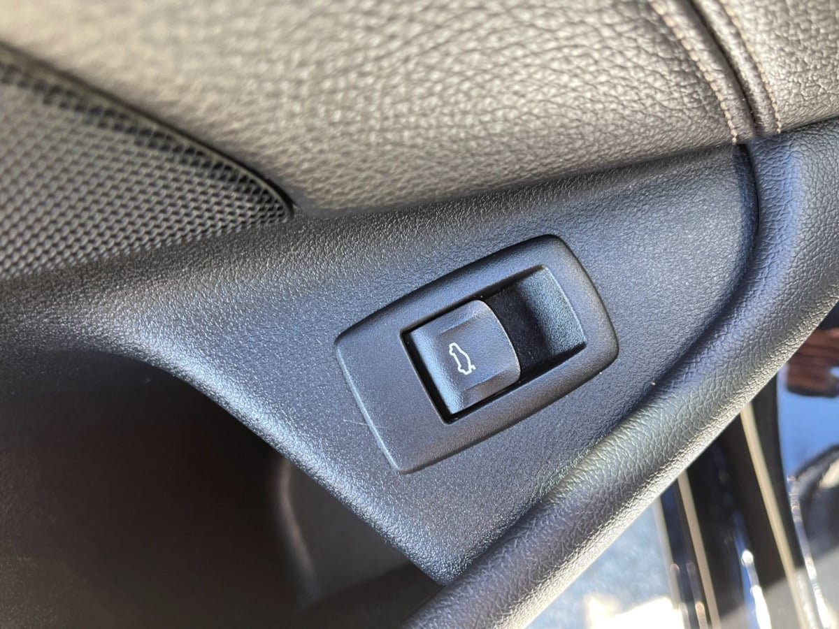 Used 2018 BMW 540i w/ Premium Package RWD image 22