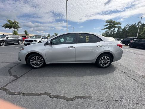Used 2017 Toyota Corolla XLE w/ Carpet Mat Package (TMS) FWD image 9