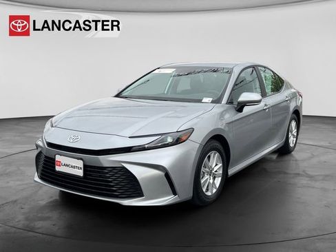 Used 2025 Toyota Camry LE image 3