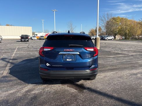 Used 2022 GMC Terrain SLE w/ Driver Convenience Package image 4