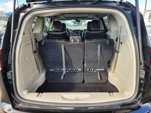 Used 2023 Chrysler Pacifica Limited FWD image 13