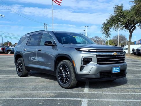 New 2026 Chevrolet Traverse LT image 1