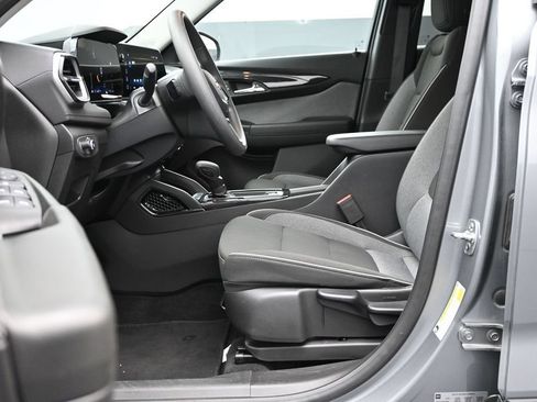 Used 2025 Chevrolet TrailBlazer LT AWD/4WD image 17