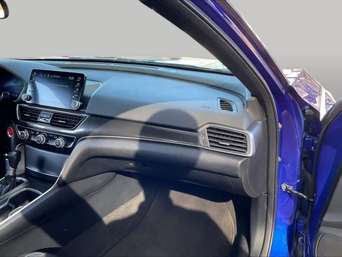 Used 2018 Honda Accord Sport image 17