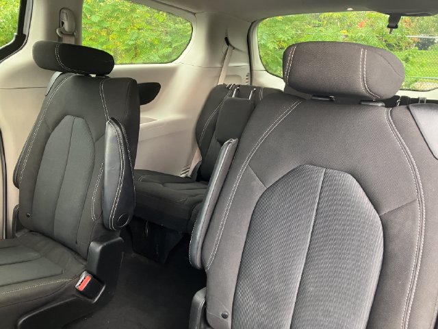 Used 2022 Chrysler Voyager LX FWD image 10