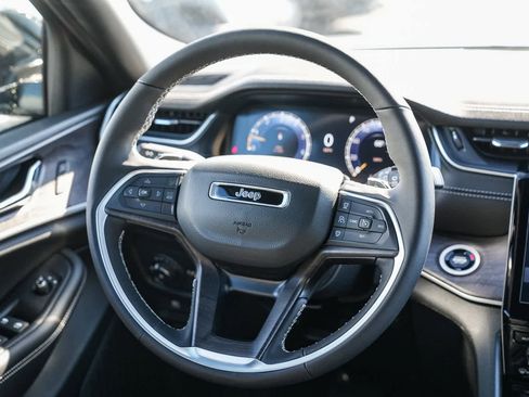 New 2025 Jeep Grand Cherokee Limited image 16